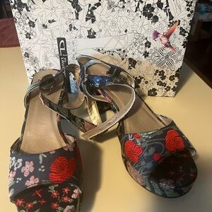 Kensie Red and Black Floral Platform Sandals